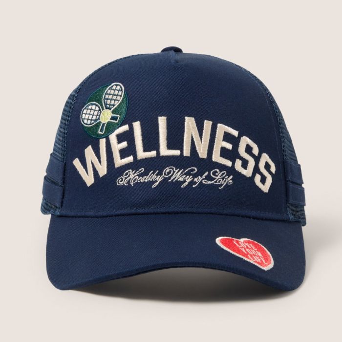 EVEREVE Wellness Trucker Hat